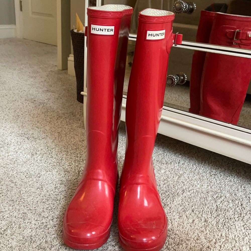 Women’s original tall gloss rain boots—military red